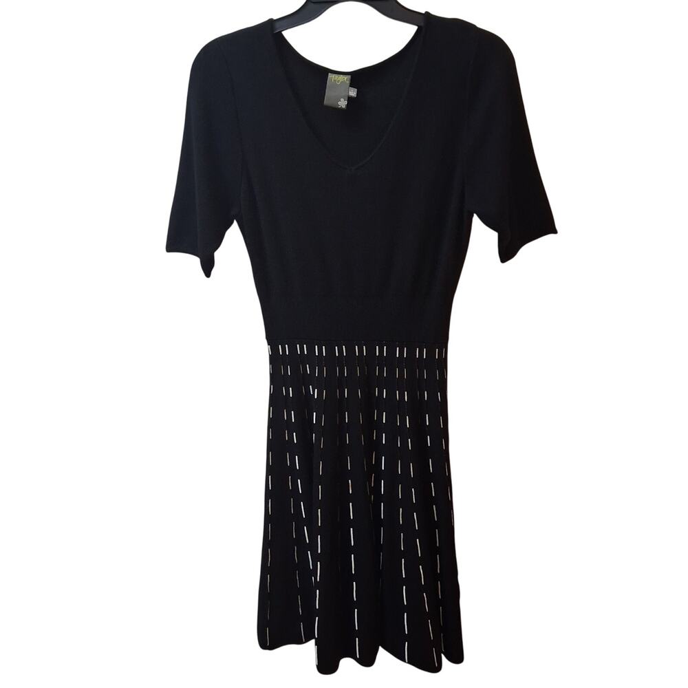 Taylor Black Knit Sweater Short Sleeve V-Neck Dress Fit and Flare Silhouette-L
